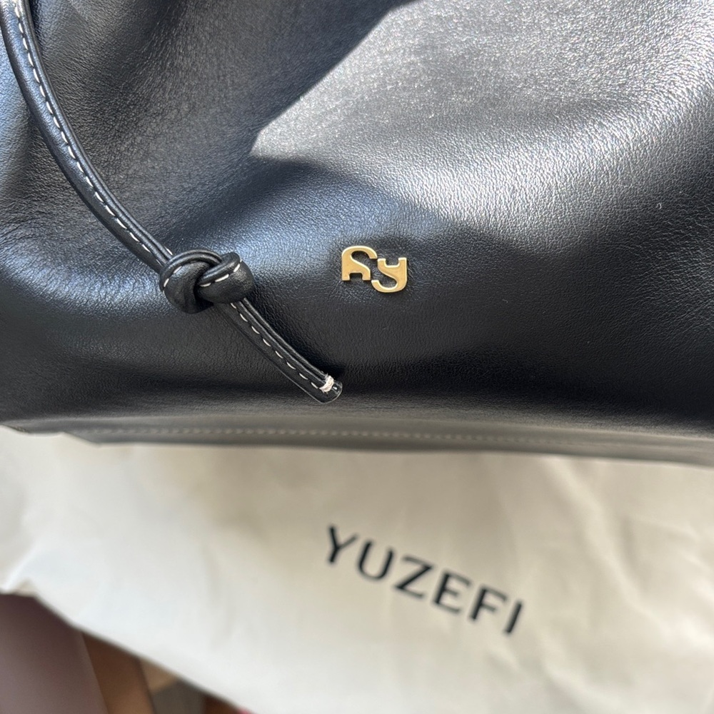 Yuzefi Large Mochi Black Tote - Picture 5 of 13